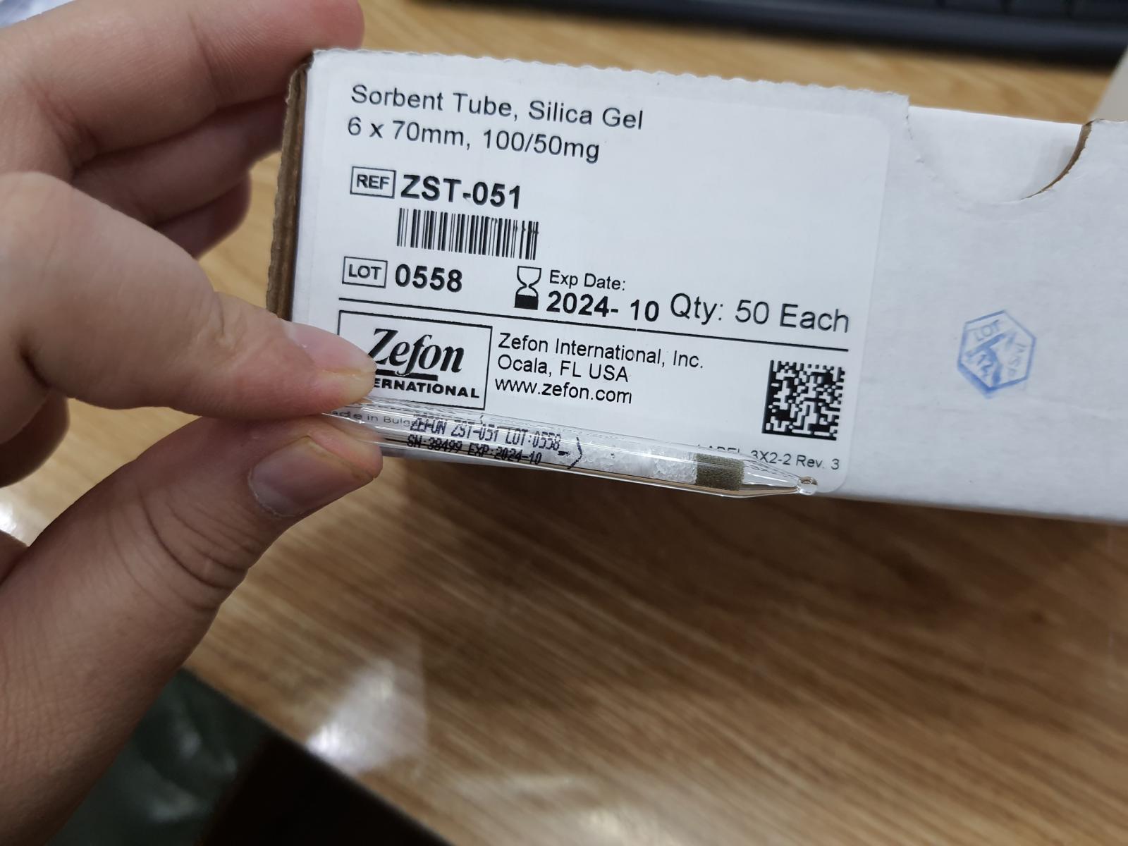 ZST-051: Ống hấp thụ Silica gel, kích thước 6x70mm, 100/50mg, 50 cái/ hộp, hãng Zefon, Mỹ